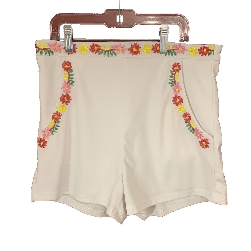 Luxmi Women's M White Floral‎ Embroidered Cottage core Beach Shorts